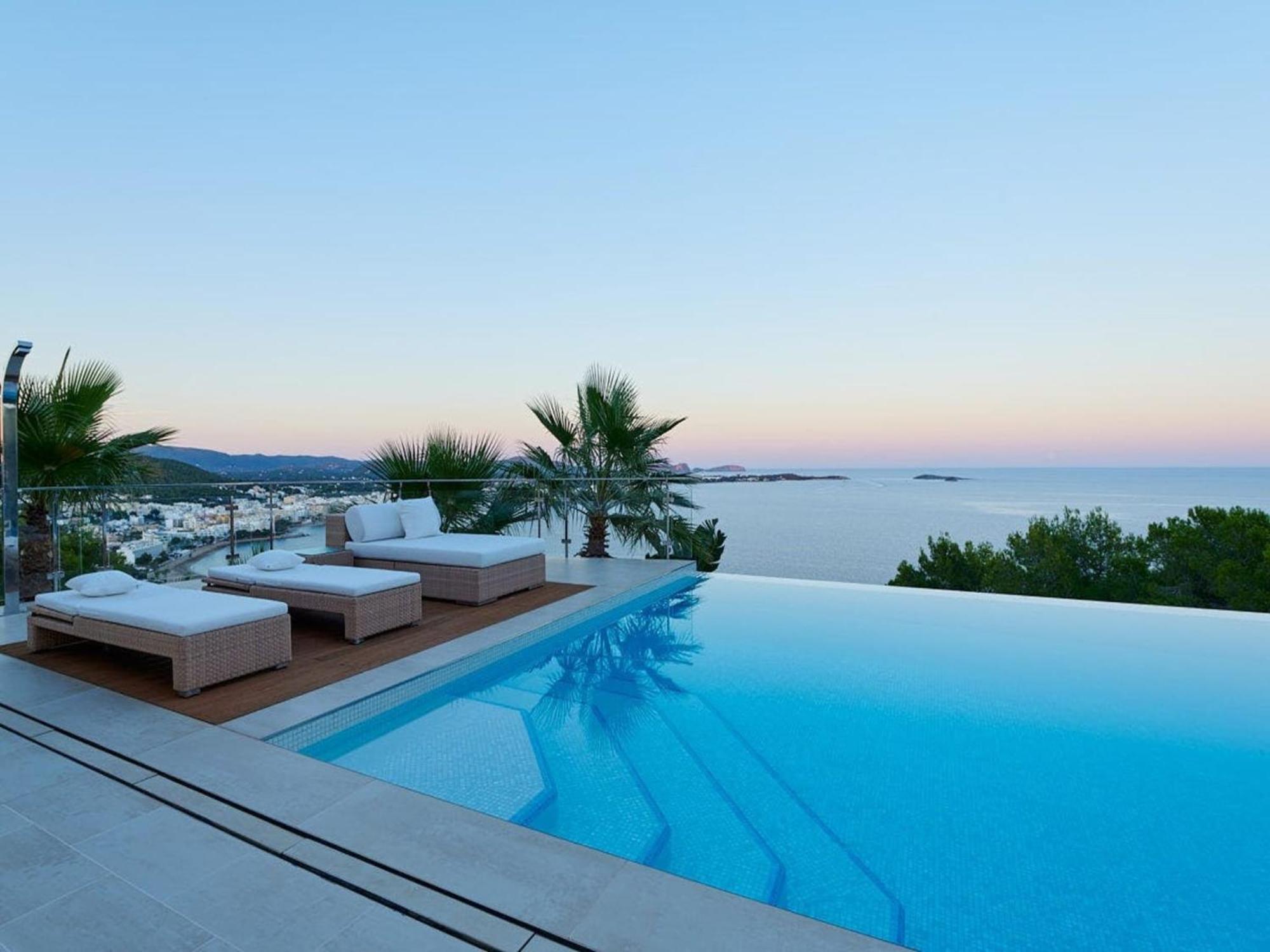 Lavish Villa With Infinity Pool And Views Santa Eularia des Riu Exterior photo