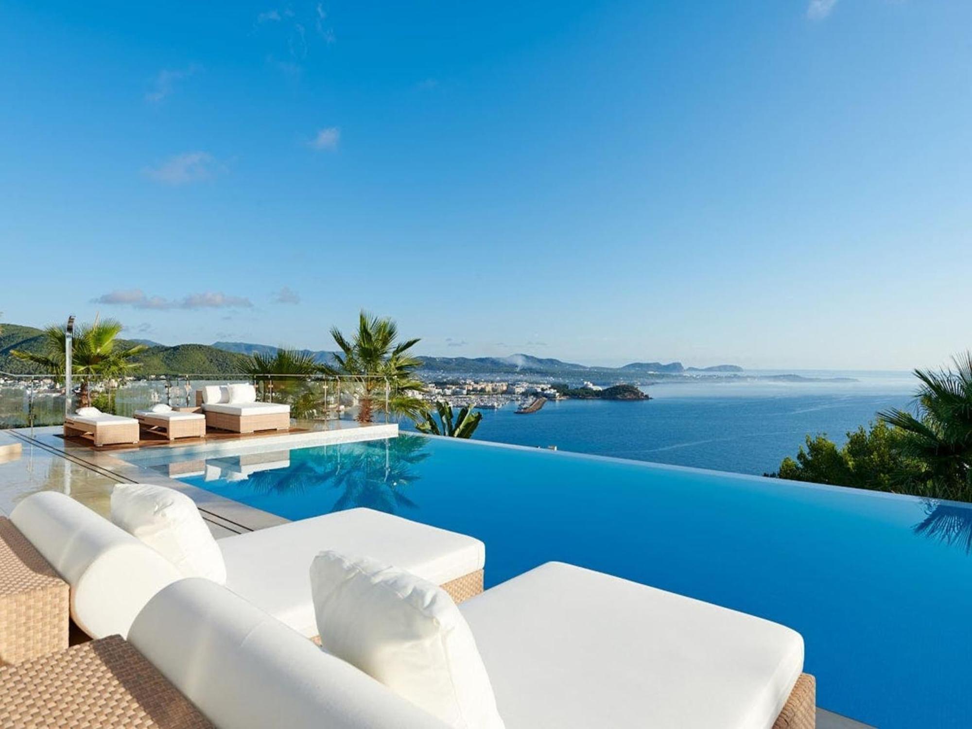 Lavish Villa With Infinity Pool And Views Santa Eularia des Riu Exterior photo