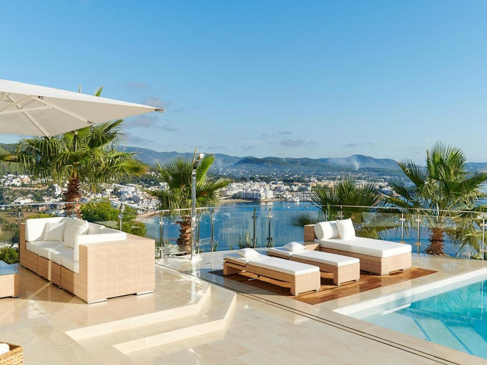 Lavish Villa With Infinity Pool And Views Santa Eularia des Riu Exterior photo