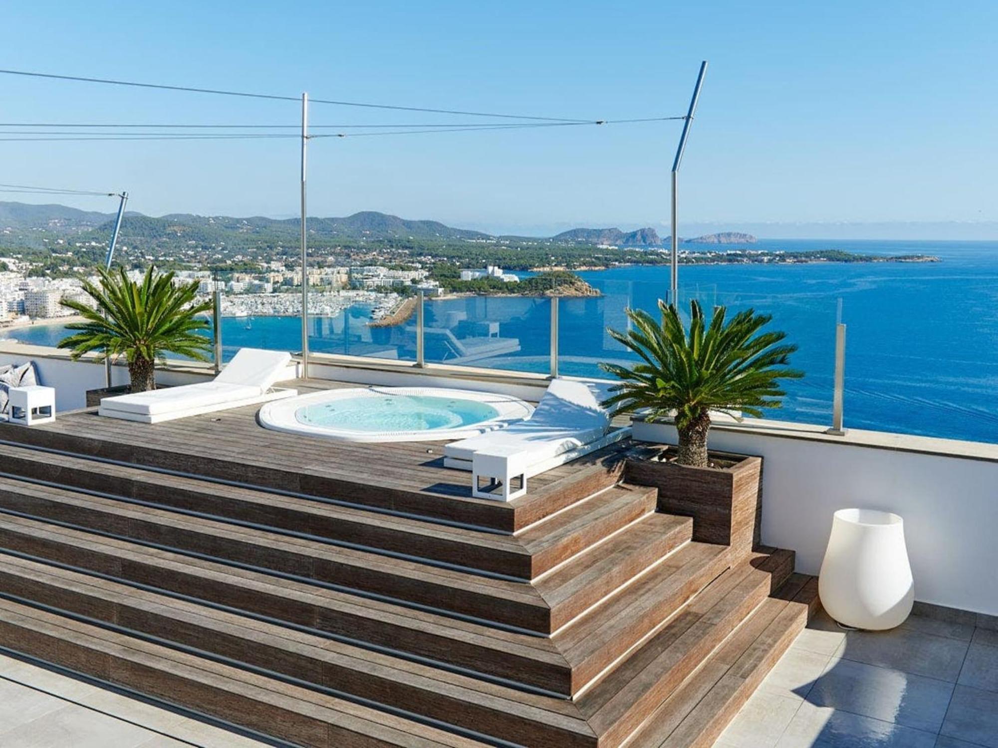 Lavish Villa With Infinity Pool And Views Santa Eularia des Riu Exterior photo